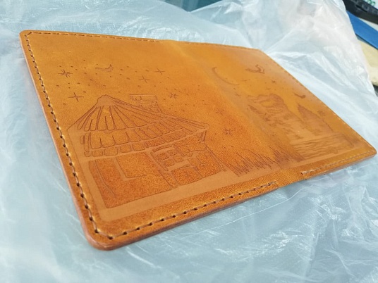 Гравировка на кожаной обложке