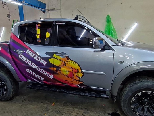 Оклейка машины пленкой