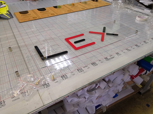 Табличка из оргстекла на дистанционных держателях