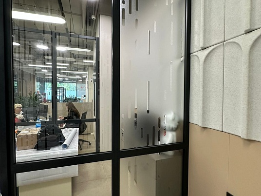 Брендирование офисных перегородок