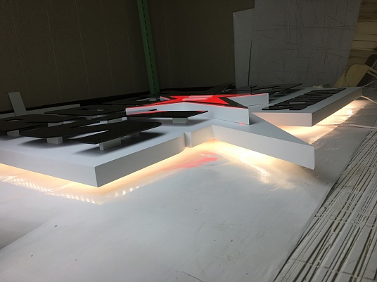 Интерьерная вывеска световая, световое панно с контражуром