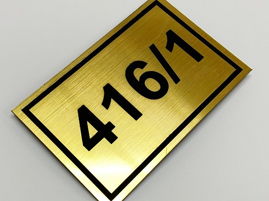  Лазерная резка двухслойного пластика