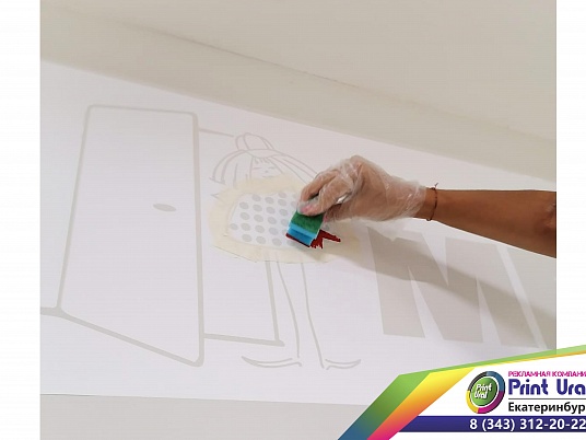 Аппликация из пленки на стену