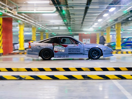 Брендирование спортивного автомобиля