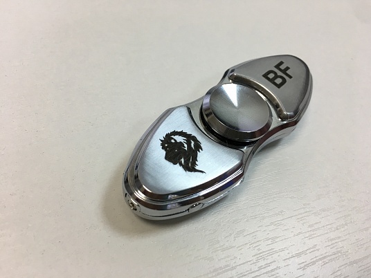 Гравировка оптоволоконным лазерным маркером