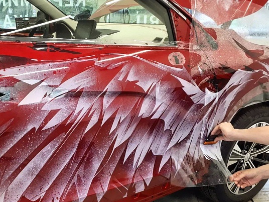 Изготовление наклеек на автомобиль