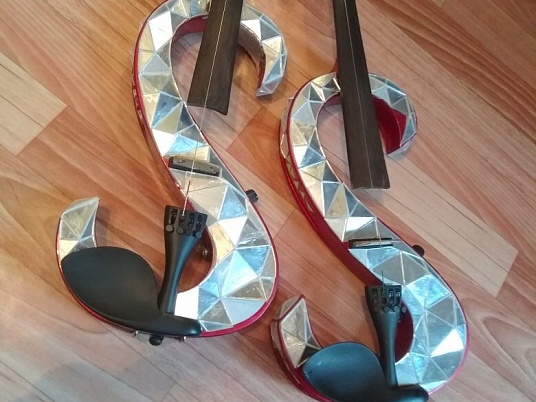 Эксклюзивное декорирование скрипок для cкрипичного дуэта V-play